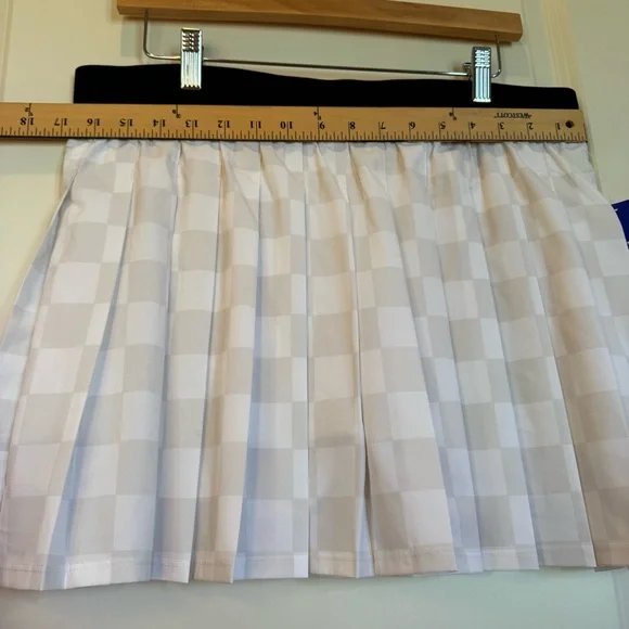 Joy Lab Women’s pleated checkered tennis skirt with attached shorts - Size L - Picture 9 of 13